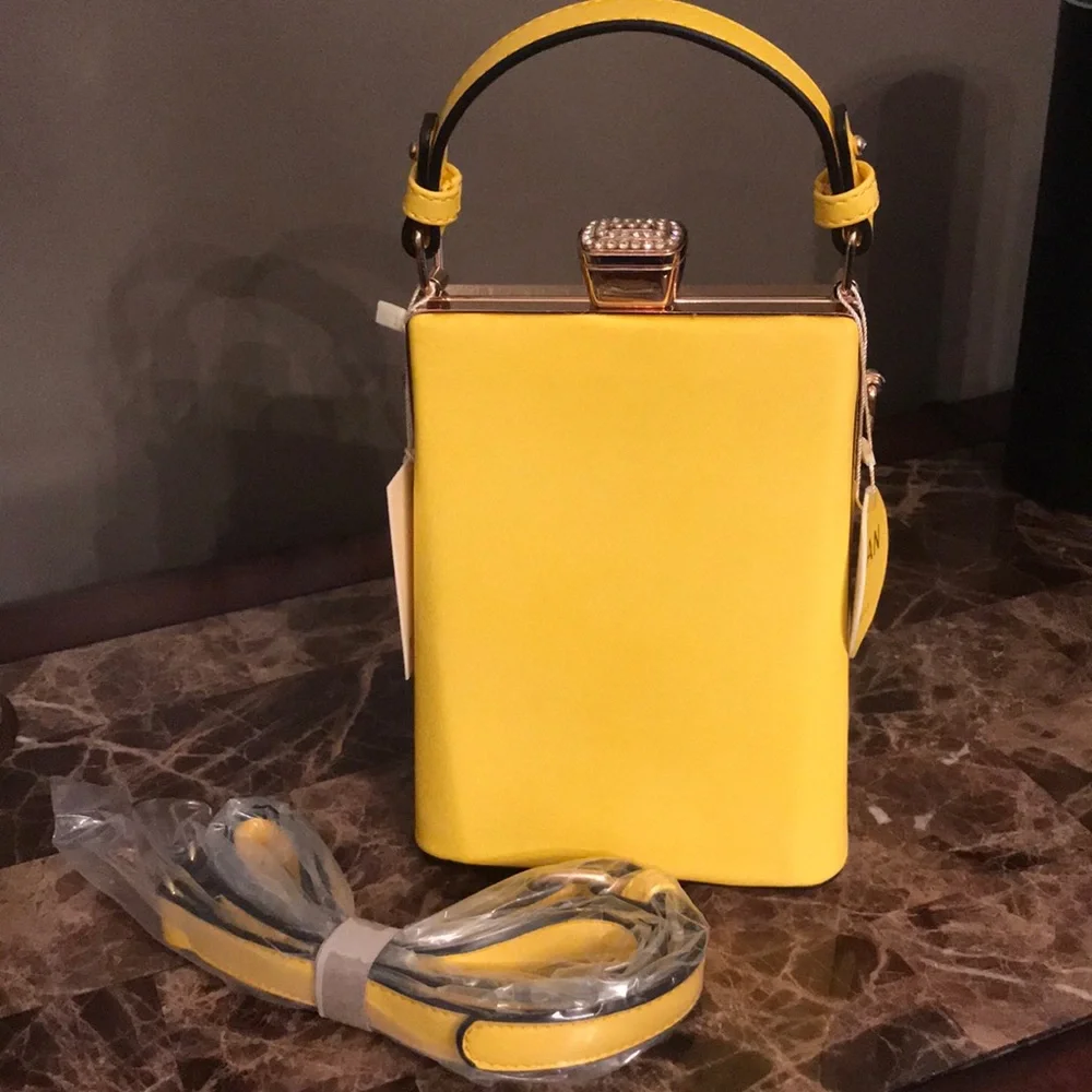 🆕 Beautiful unique Vegan leather purse. - Picture 8 of 8